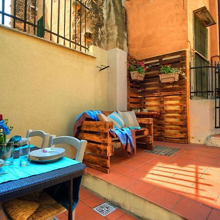 Vila Casa A 2 Passi Dal Mare Con Patio Privato Imperia Exteriér fotografie