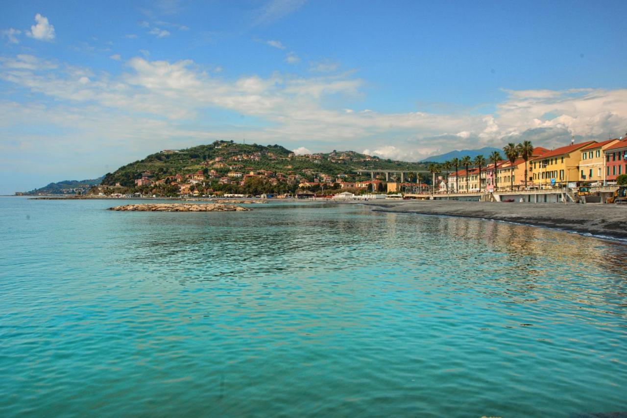 Vila Casa A 2 Passi Dal Mare Con Patio Privato Imperia Exteriér fotografie